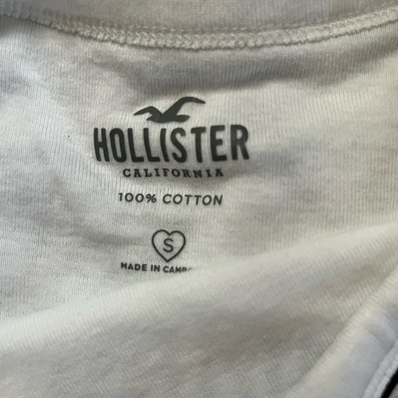 white small hollister Tee with graphic - Picture 3 of 4
